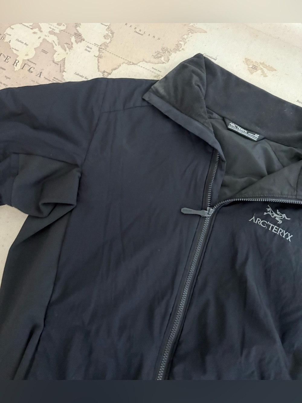 Arc'teryx Atom SL Insulated Jacket Size Medium Black - Picture 11 of 16